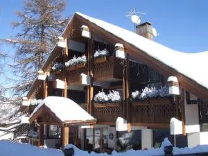 埃克尔伊酒店 - 圣韦朗