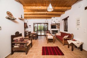ARADENA TRADITIONAL House 4