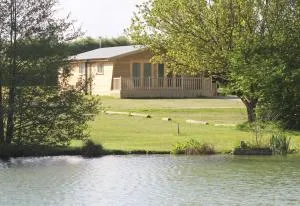 Woodpecker Lodge - Brook Meadow - sleeps 4 plus 2 - no pets - Sibbertoft