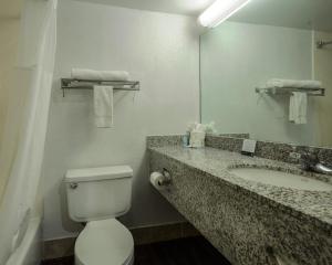 Double Room with Two Double Beds - Smoking room in Quality Inn & Suites Kansas City I-435N Near Sports Complex