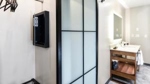 Hollywood Inn Suites Hotel