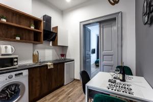 ROMANTIC apartments-near Opera house 54