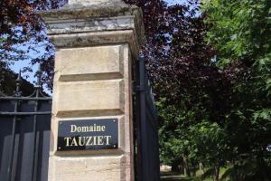 LES ECURIES DU CHATEAU TAUZIET