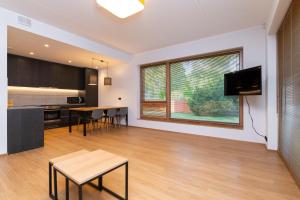 Self-check-in 2 bedroom apartment with a terrace and free parking