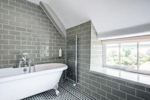 Magnificent Clarence cottage!