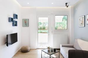 Disinffected Kifissia Central near Metro Apartment 1BR