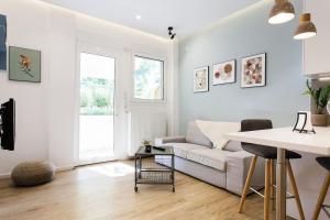 Disinffected Kifissia Central near Metro Apartment 1BR