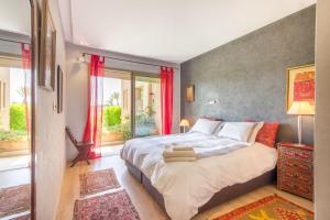 Accès piscine depuis votre jardin privé Prestigia