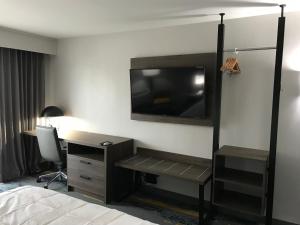 Standard King Room - Non Smoking room in AmericInn