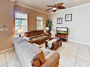 Two-Bedroom Apartment room in New Listing! Tropical Beachside Condo With Pool Condo