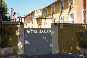 Hotels Logis Hotel Restaurant Azalees : photos des chambres