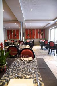 Hotels Logis Hotel Restaurant Azalees : photos des chambres