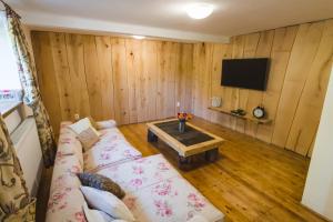 HOLIDAY HOME BODONA
