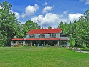 Trails End Inn - Paul Smiths