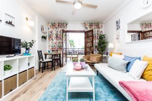 Spectacular Renovated Apartment, 5 min to Camison Beach, with AirCon