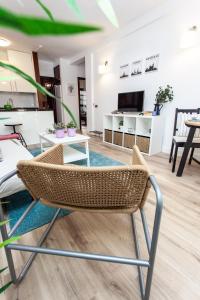 Spectacular Renovated Apartment, 5 min to Camison Beach, with AirCon