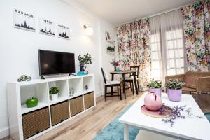 Spectacular Renovated Apartment, 5 min to Camison Beach, with AirCon