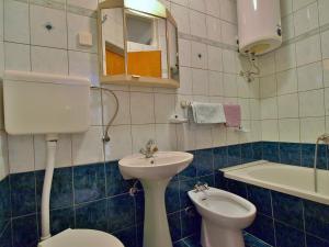 Two-Bedroom Apartment with Terrace room in Apartments with a parking space Palit Rab - 17881