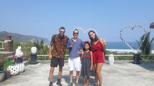 Losmen Kinasih Puncak & Gazebo Pandang