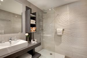 Hotels The Originals Boutique, Hotel Les Strelitzias : photos des chambres