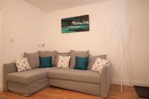 The Wellington - Stylish 3-Bedroom House, Sleeps 8, Ideal for Professionals