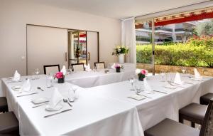 Hotels The Originals Boutique, Hotel Les Strelitzias : photos des chambres