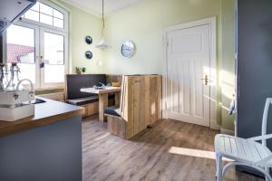 Herr Friese, Wohnung Nr. 6