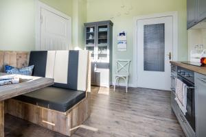 Herr Friese, Wohnung Nr. 6