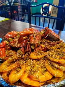 Queen of Isle Cottages and Restaurant