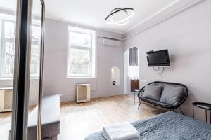 Midwheel Apartment 9