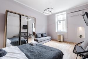 Midwheel Apartment 9