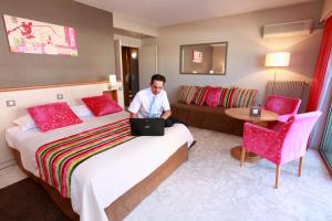 Hotels The Originals Boutique, Hotel Les Strelitzias : photos des chambres