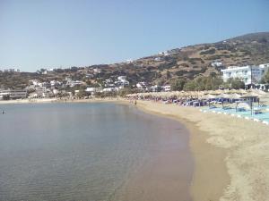 O xsenonas tis Elenis Andros Greece