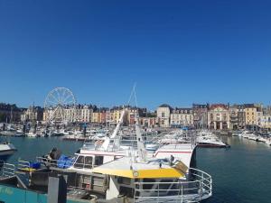 Appartements LE KALEHO, Grand Duplex au coeur de Dieppe - NETFLIX : photos des chambres