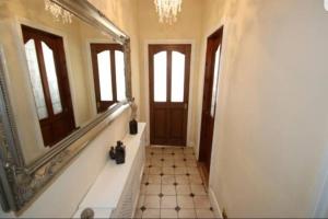 8 bed house 2 miles (7 Mins) from Newcastle centre