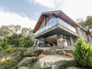 Lakeside at Louper Weir - Winster