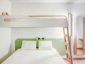 Hotels ibis Budget Caen Memorial : photos des chambres