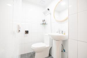 Phòng Giường Đôi Có Phòng Tắm Riêng (Double Room with Private Bathroom)