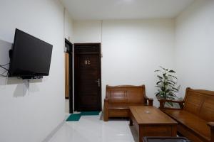 RedDoorz near Living Plaza Purwokerto