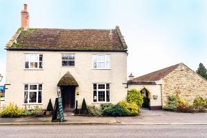 The Half Moon Inn and Country lodge