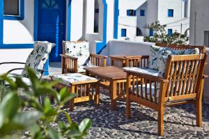 Roula Villa Studios & Apartments Santorini Greece