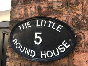 The Little Round House entire house in town centre sleeps 4