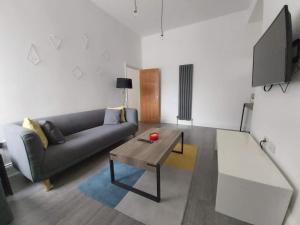 Dwell Living Sleeps 4 with free parking