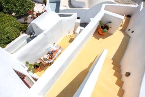Oikia Cave House