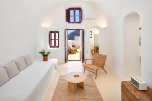 Oikia Cave House