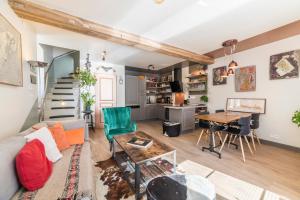 Logement artiste entier centre village