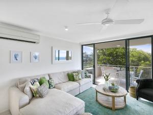 Sunny and spacious Sunshine Beach
