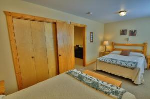 Two-Bedroom Cottage room in Glacier Outdoor Center