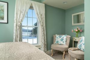 Double Room with Lake View room in Inn at Pleasant Lake