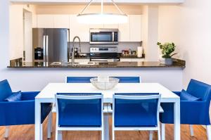 Top Stay Miami Blue Brickell